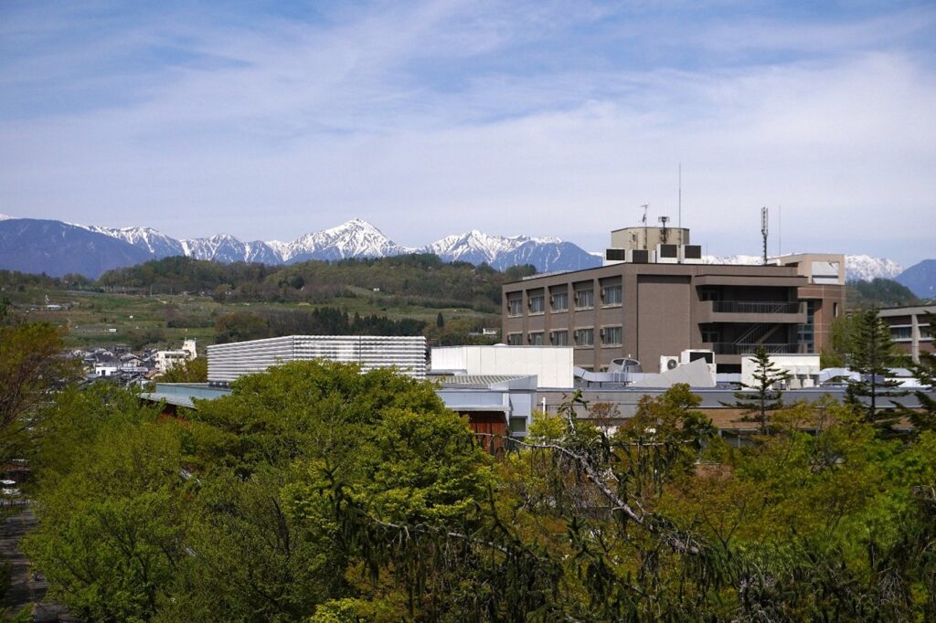 信州大学社会基盤研究所（長野県松本市）でJASRAC寄付講座 「AIと知財法務に関する総合コース」が開講されました。