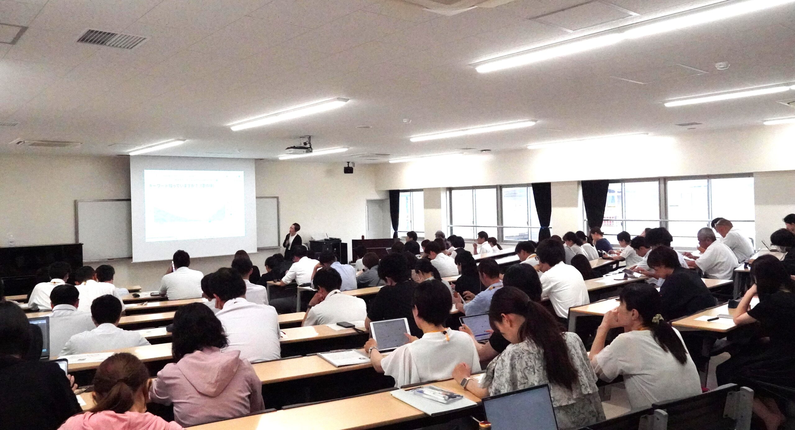 愛媛大学教育学部附属学校園主催の講座「ICT・AI時代の教育実践と著作権 —デジタル教材活用と情報モラルの最前線—」が開催されました